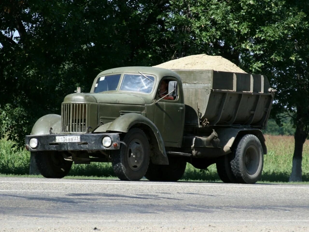 1 автомобиль зил. ЗИС-150 грузовой автомобиль. ЗИС/ЗИЛ 150. ЗИЛ 150 самосвал. ЗИЛ 164.