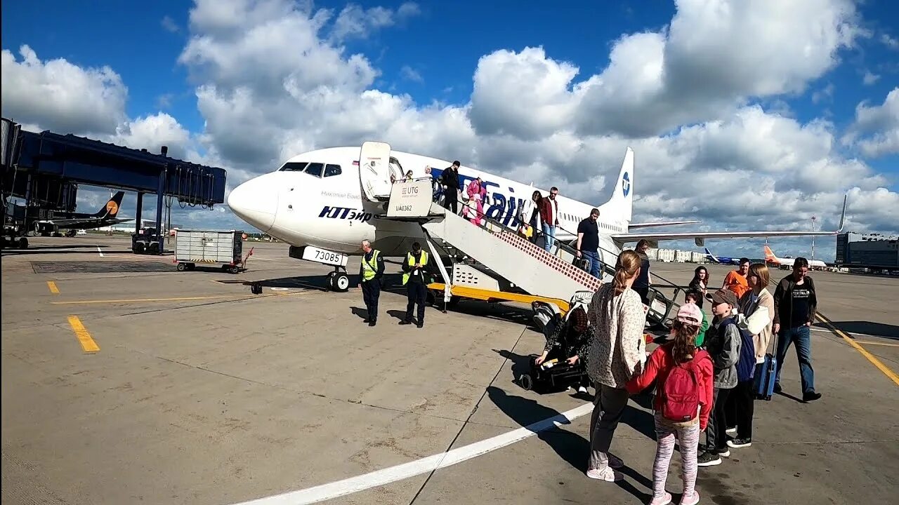 Ютэйр ut 111 atr 72. Atr42 ан24. Атр 72, ut 137. Выкатывание боинг-737 ютэйр. Рейс ut.