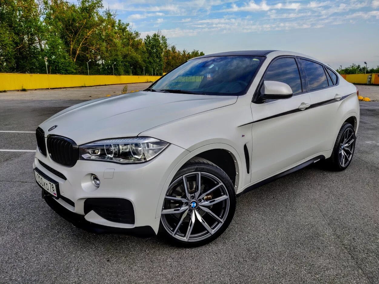 X 6 18 16 18. БМВ x6 f16. БМВ х6 ф16 белая. BMW x6 f16 r19. Диски БМВ х6 f16.