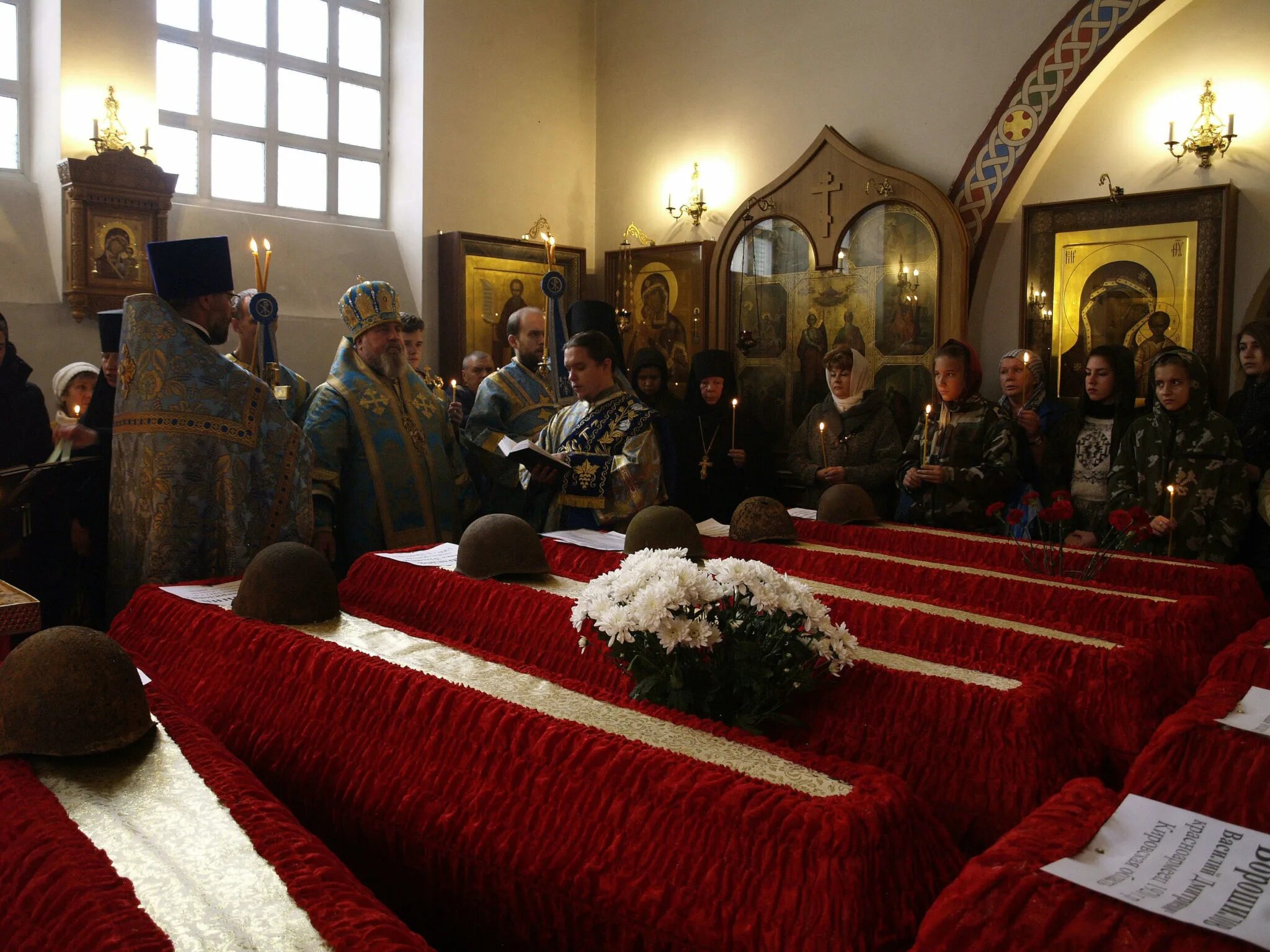 Отпевание в православном храме. Отпевание усопшего в церкви. Отпевание солдата в храме. Отпевание солдата усопшего в церкви. Отпевание в церкви цена