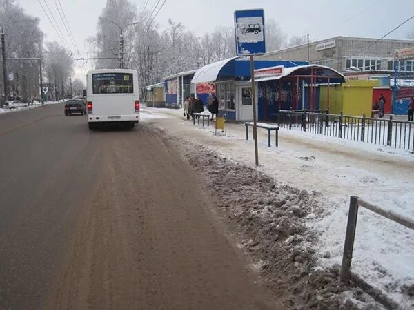 Первомайский рынок ковров. Остановка Первомайский рынок Омск. Первомайский рынок ковров улица. Первомайский Иркутск остановка.