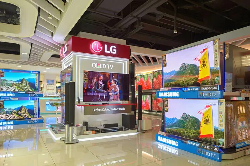 Телевизор китайские бренды. Фото олед-телевизоров в магазине. Google Chrome Smart TV. Hong Kong geekom Electronics co.