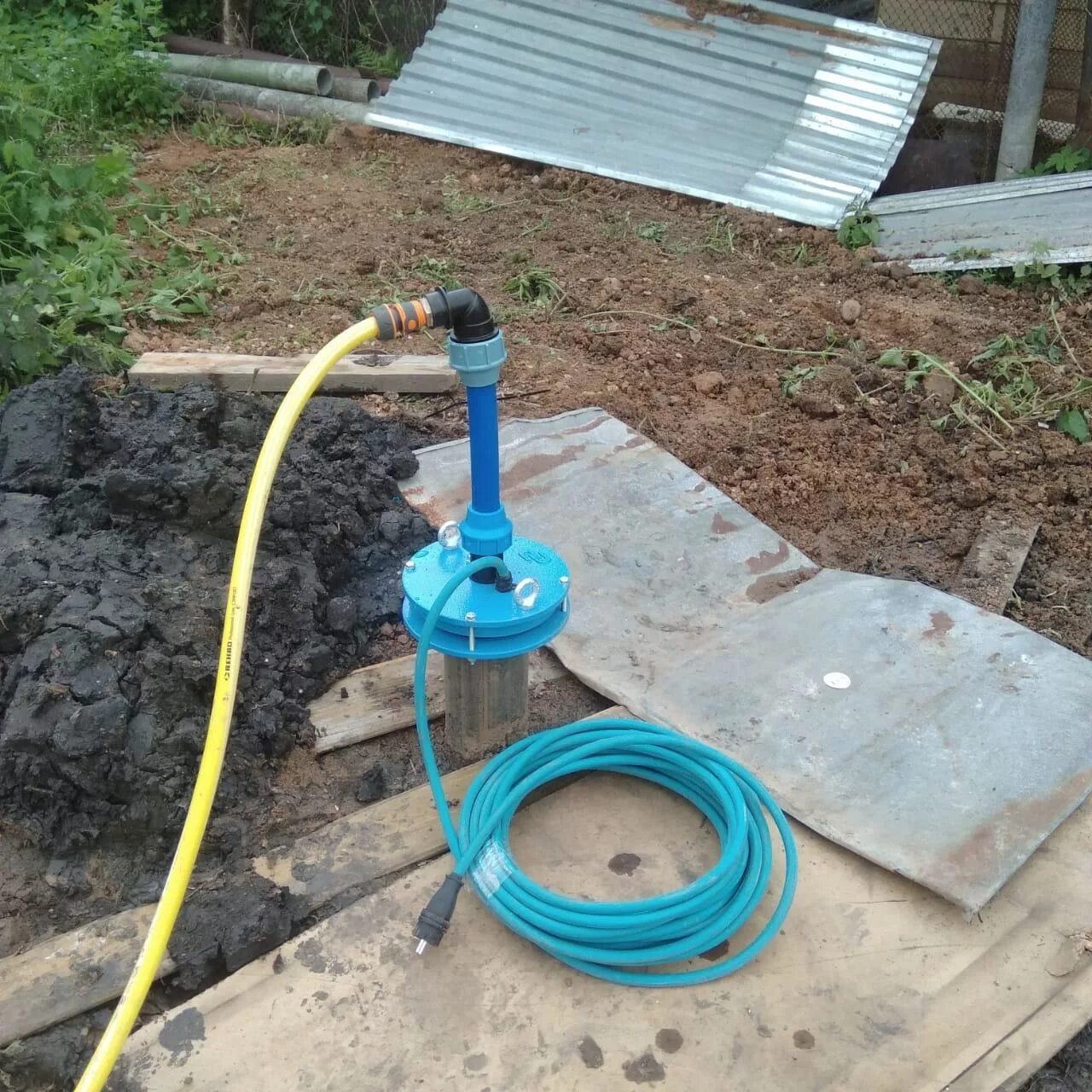 Дачные скважины. Дачные скважины. Дачные скважины. Скважина на воду. Бурение скважины на участке.