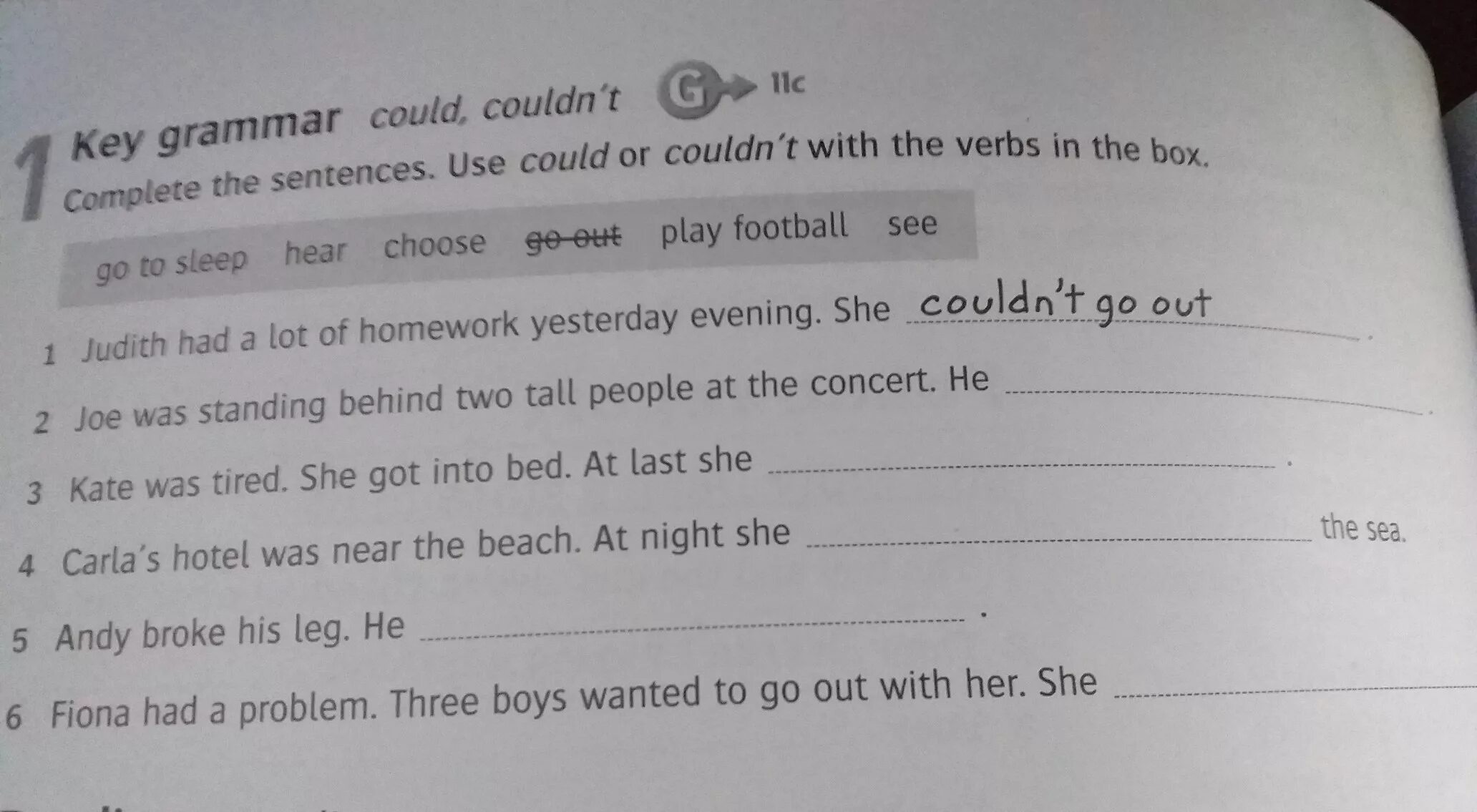 Complete the sentences with can or can't. Sentences with could or couldn't. Complete the sentences with can cant could or couldn't Martin can. Complete the sentences with can or can't and the verbs Worksheets. Write a sentence from the box