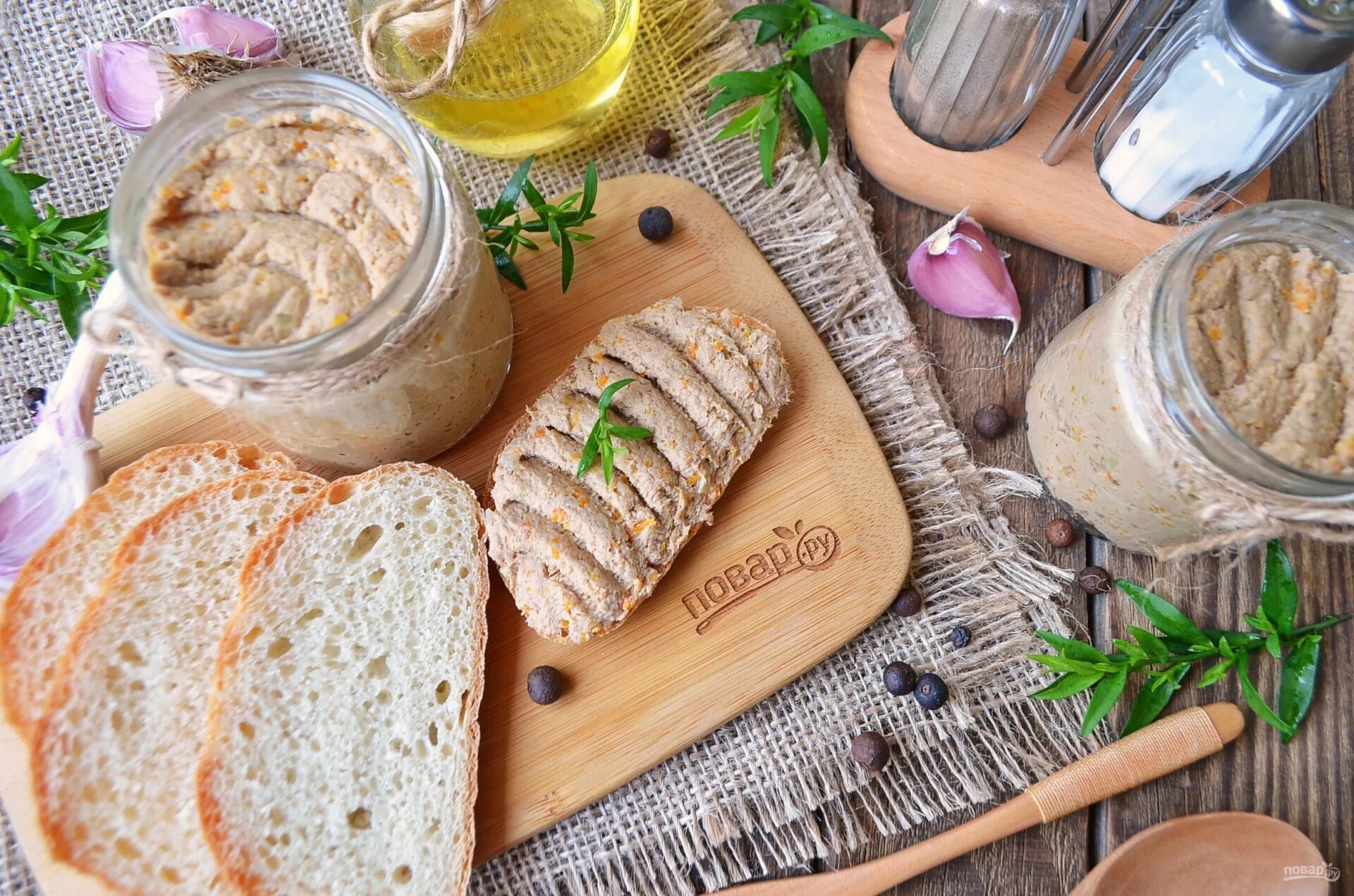 Домашний паштет из свинины рецепт. Паштет. Паштет мясной. Паштет на хлебе. Паштет домашний ~ 500г.