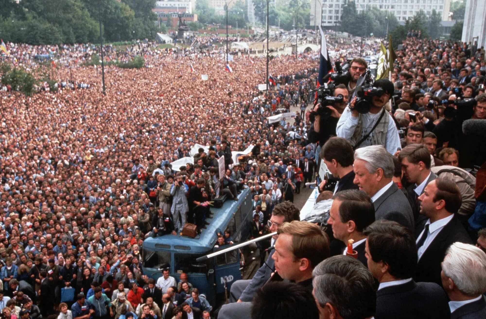 Москва 1991 митинг за Ельцина. Митинги 91 года в Москве. Майдан в Москве 1991. Россия август 1991.
