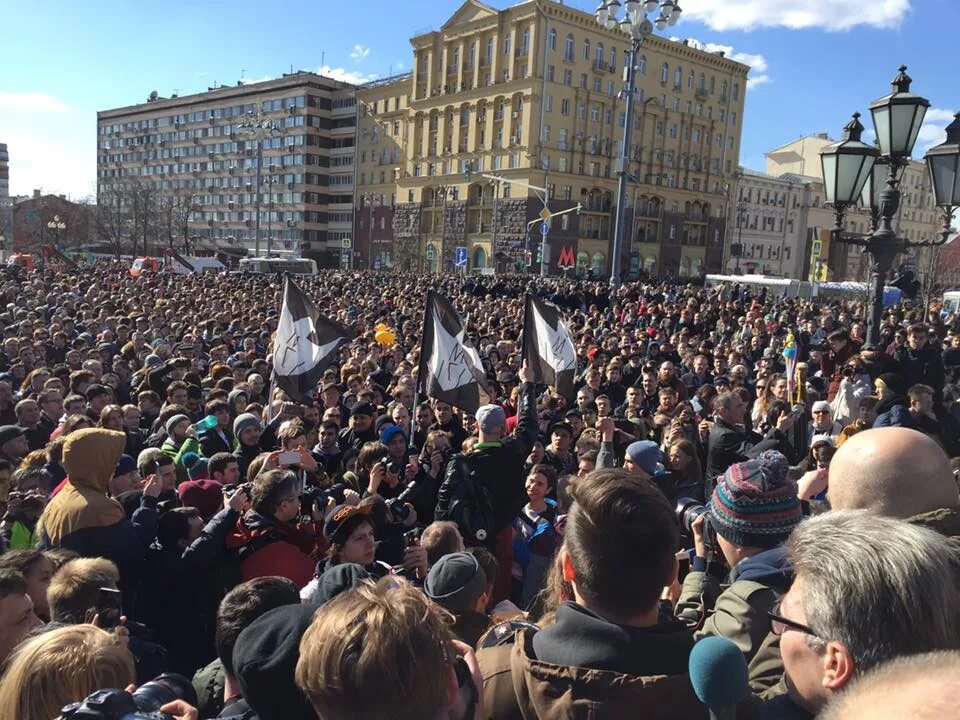 Митинг москва март 2017. Митинг 2017. Люди на митинге навального. Митинг 2017. Митинги против коррупции тамбов.