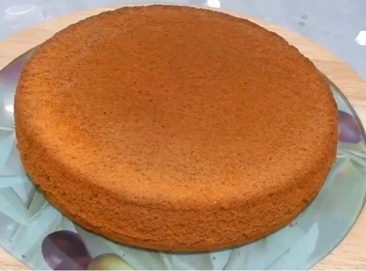 Бисквит на форму 26. Шифоновый бисквит. Шифоновый бисквит для торта. Торт на основе шифонового бисквита. Ванильный шифоновый бисквит.