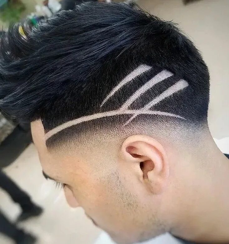 полоски на прическе мальчику. выбривание полосок на голове. мужские стрижки с узорами на голове. стрижка с полосками. мужские прически с выбритыми полосками.