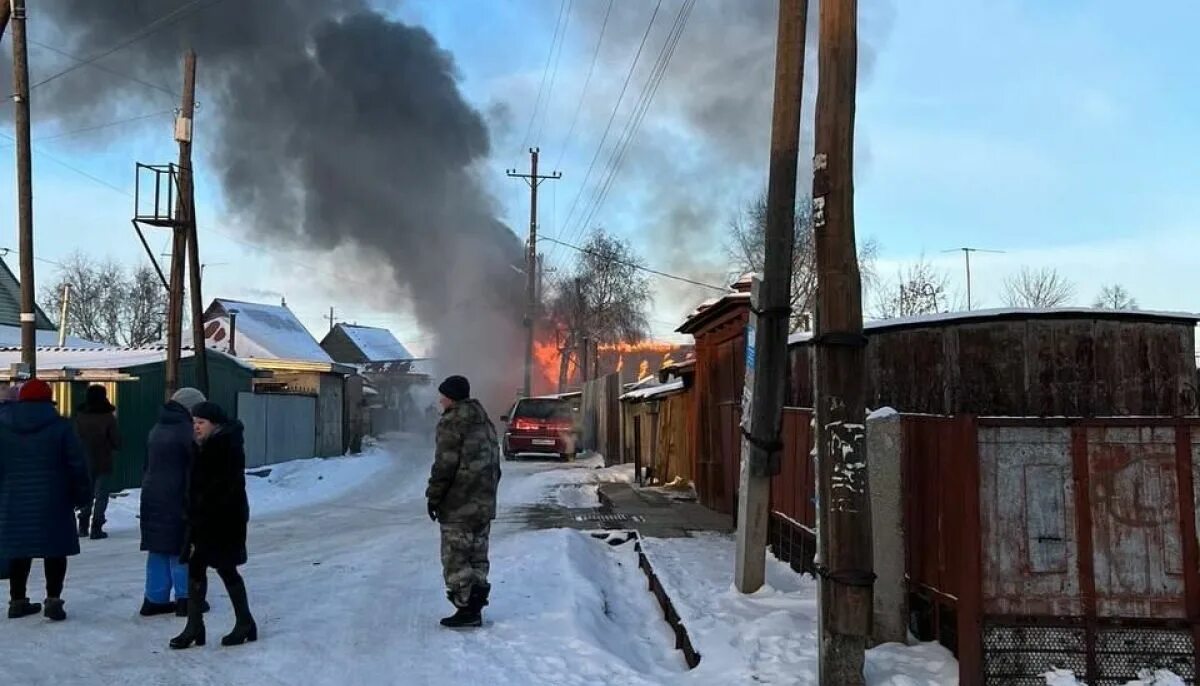 Пожар в частном доме. В Барнауле сгорел дом. Пожар в Барнауле 30.05.2023. Пожар Барнаул в частном секторе09.06.2023. 22 29 ноября