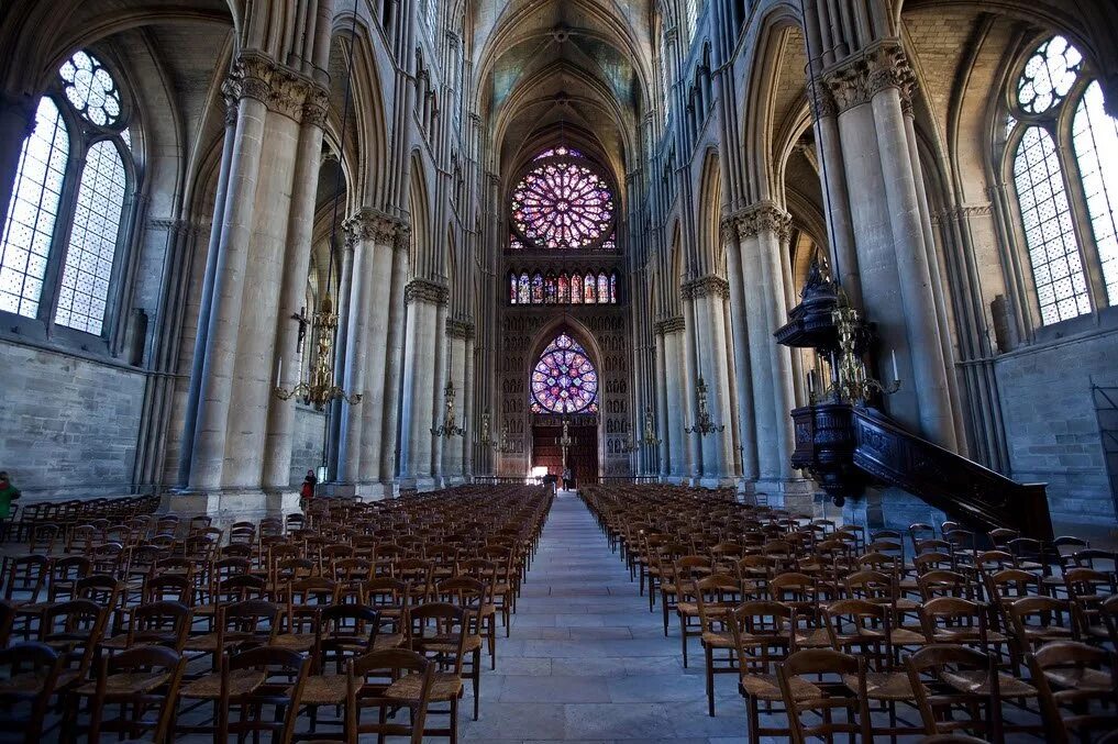 средневековый собор. нотр дам де реймс. пришла соборов кафедральных французская. перпиньяна, это собор сен-жан. трансепт в готике.