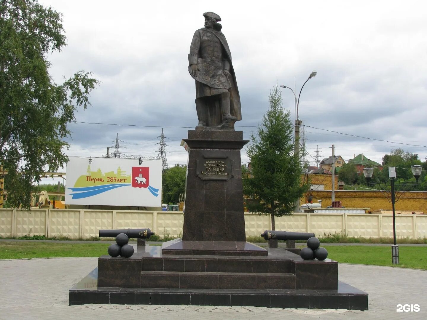 Татищев пермь. Татищев памятник в перми. памятник татищева пермь. памятник василию татищеву в перми.