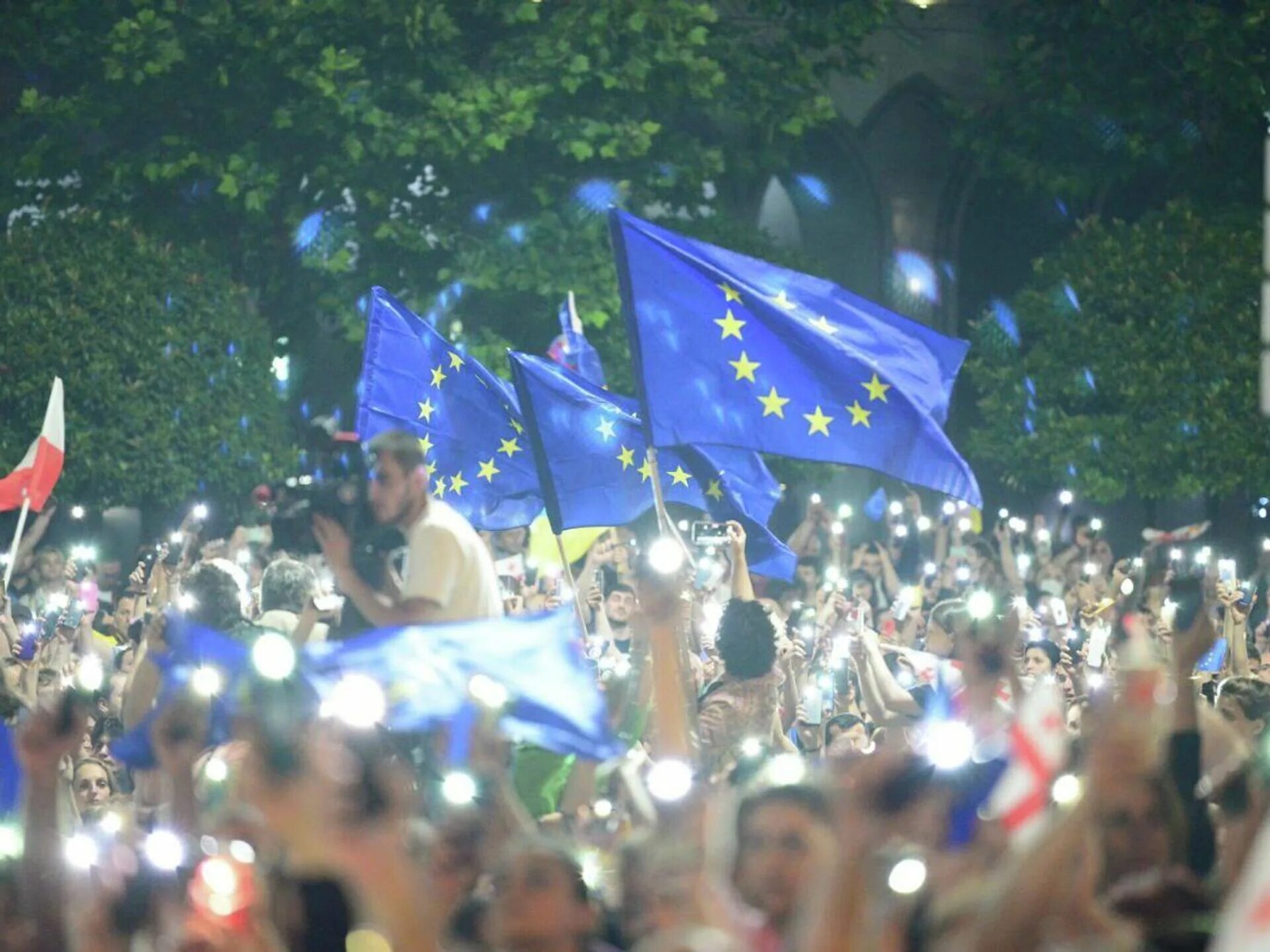 Грузия вступает. Грузия ЕС. Флаг Грузии и ЕС. Грузия Евросоюз. Грузия статус кандидата в ЕС.
