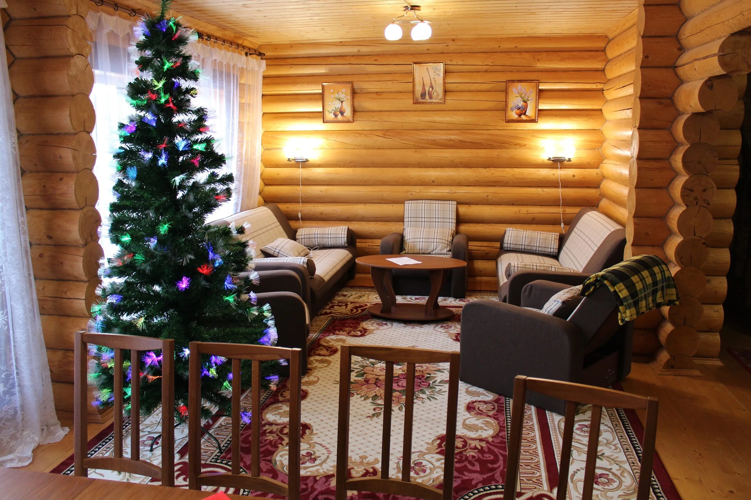 Новый год в загородном доме в подмосковье. Подсветка дома снаружи. Аренда коттеджа саров. Снять дом ярославль суринское 13. Иллюминация дома на новый год.