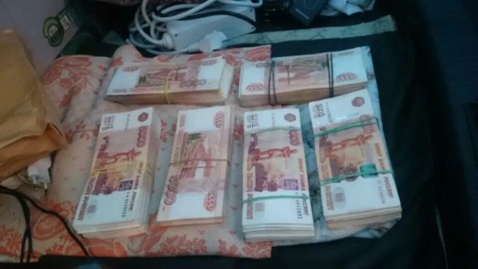 3 4 миллиона рублей. Миллион рублей. пачка 5 миллионов рублей. 10 миллионов рублей наличными. три миллиона рублей.
