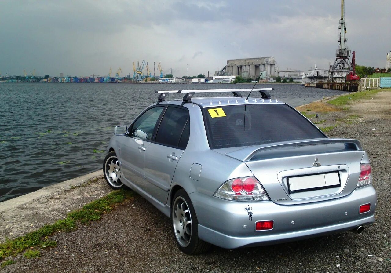 Lancer 9 багажник. Багажник на крышу Мицубиси Лансер 9. Mitsubishi Lancer 9 багажник. Багажник Лансер 9 седан.