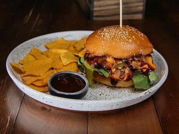 Бургер русский аппетит. Барбекю кейтеринг бургеры. Бургерная искра белгород. Бургер белгород. 03 белгород.