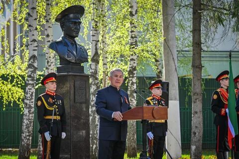 Открыли бюст