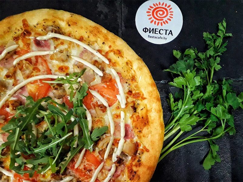 Пицца чесночный цыпленок. Фиеста могилев. Пицца чесночный цыпленок. Кафе фиеста. Кафе фиеста.