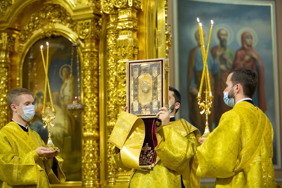 совершил всенощное бдение