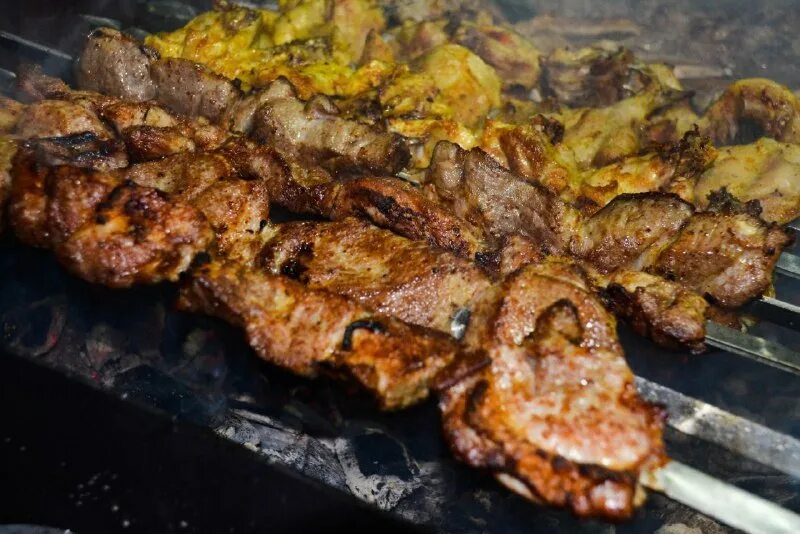 Парк сокольники шашлычная зона. На бибиревской шашлык доставка. Название шашлычных в армении. Шашлык на районе. Каменка шашлык смоленская.