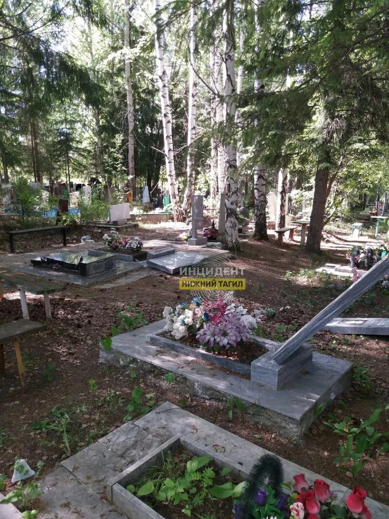 Захоронения нижний тагил рогожино. Кладбище нижний тагил. висимское кладбище нижний тагил. вандалы нижний тагил. образцовые кладбища.