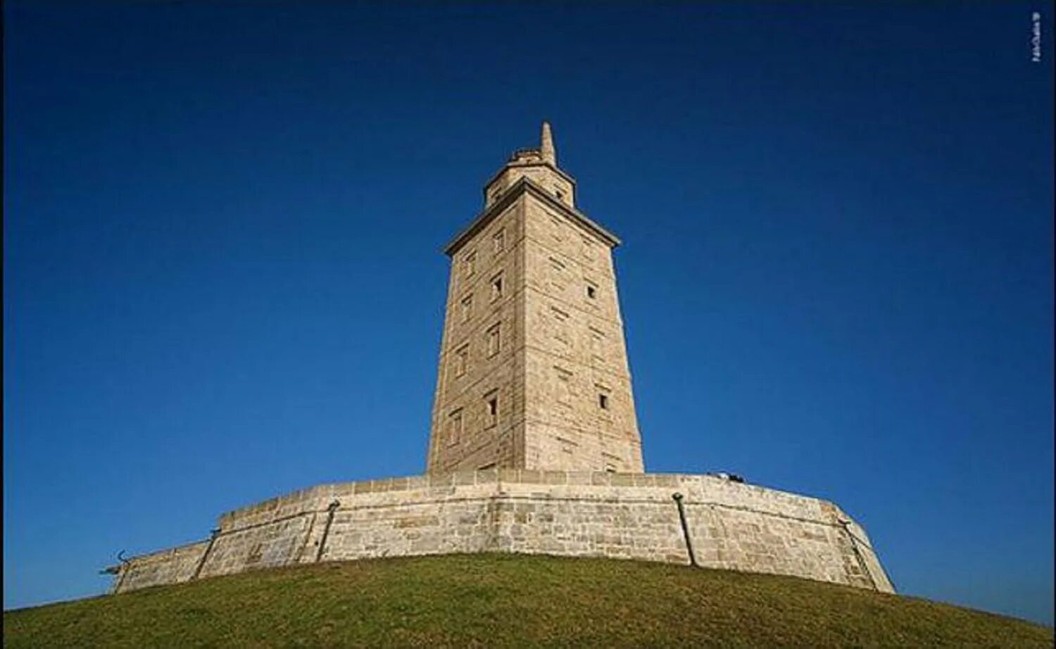 Башня геркулеса. Башня геркулеса испания. башня геркулеса ла-корунья. башня геркулеса в ла-корунье. башня геракла.
