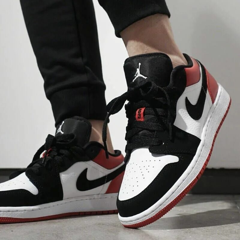 Nike Air Jordan 1 Low Black. Nike Air Jordan 1 Low Red Black White. Air Jordan 1 Low Black. Nike Jordan 1 Low. Низкие джорданы 1