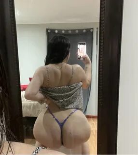 Jade reyes - *estás sentado tranquilamente en la cama cuando ves a tu novia...