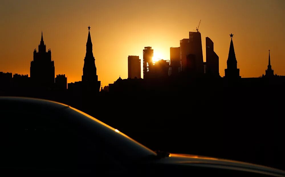 Силуэт города москва. Силуэт города. Очертания москвы. Тень города. Силуэты достопримечательностей москвы.