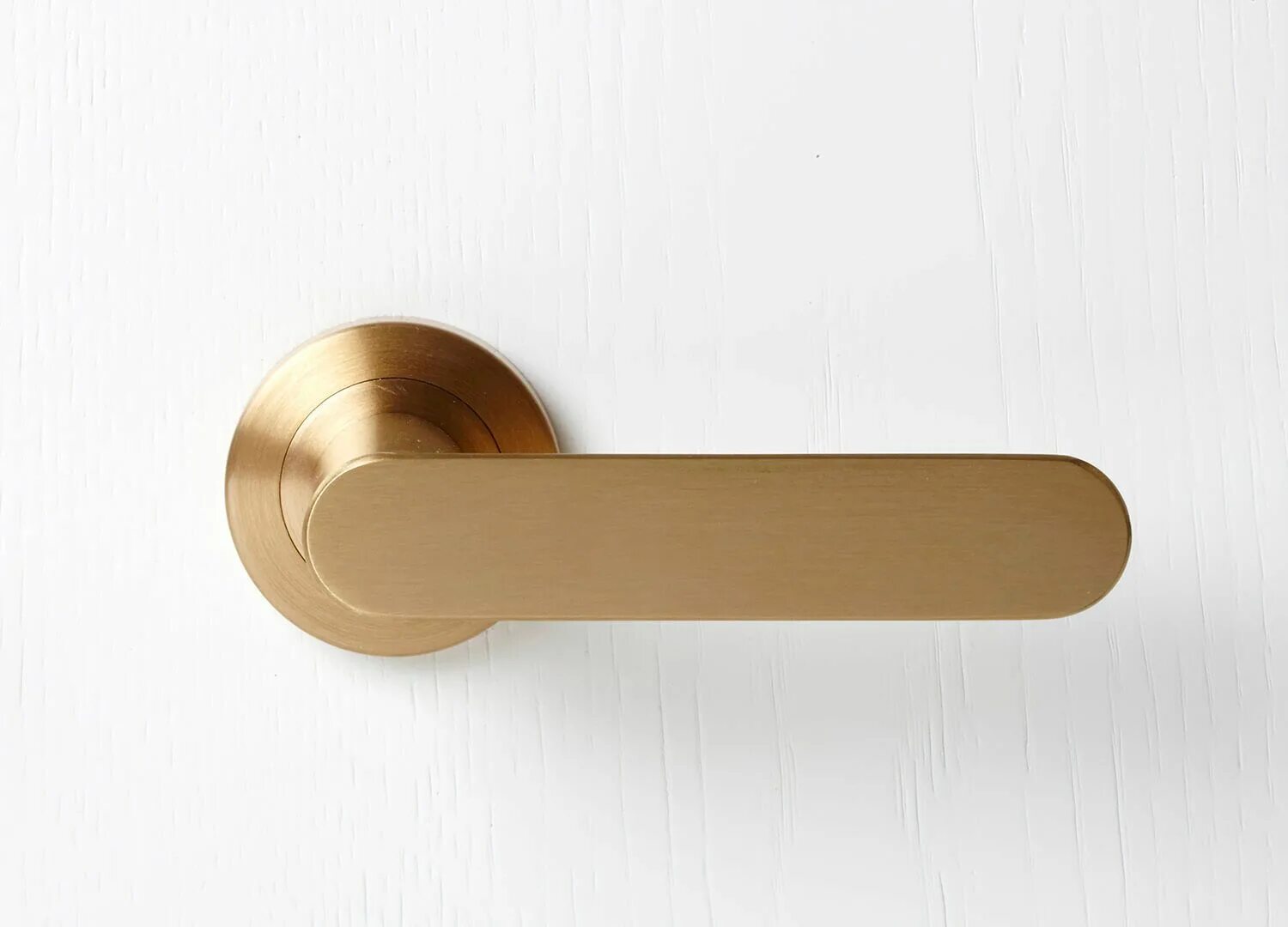 Лучшие дверные ручки. Ручка дверная Brass Door Handle 110/200. Ручка дверная MBC Elba латунь. Дверные ручки Hardware: Pitella Satin Brass. Ручка дверная Door Handle loku 830.