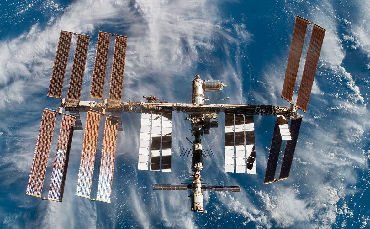 Международная Космическая станция ISS. Солнечные батареи МКС 1990. Станция МКС В космосе. Фотографии МКС международной космической станции.