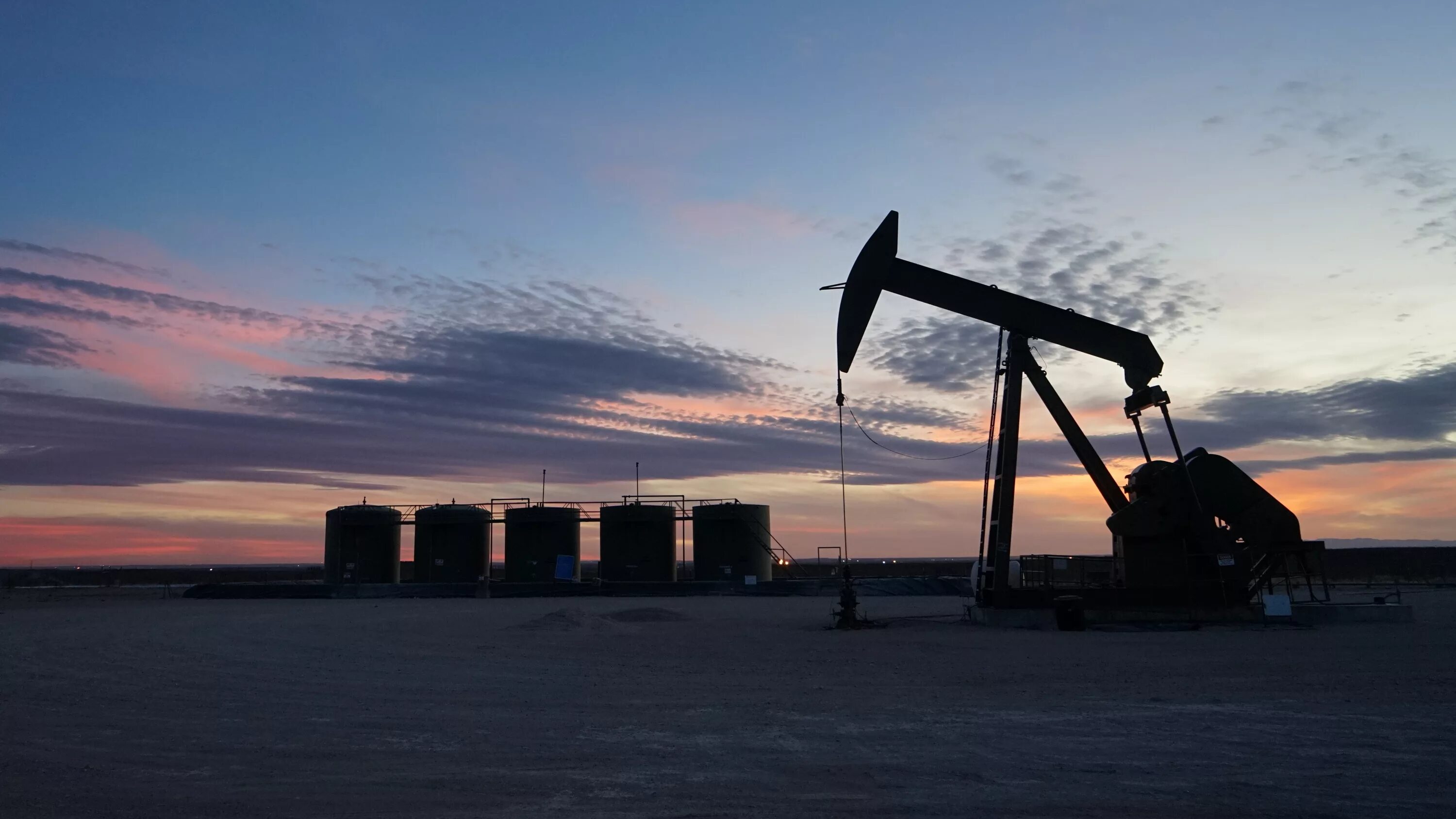 Погода нефтяная. Озеро маракайбо нефть. Добыча нефти. Погода нефтяная. Добыча нефти.