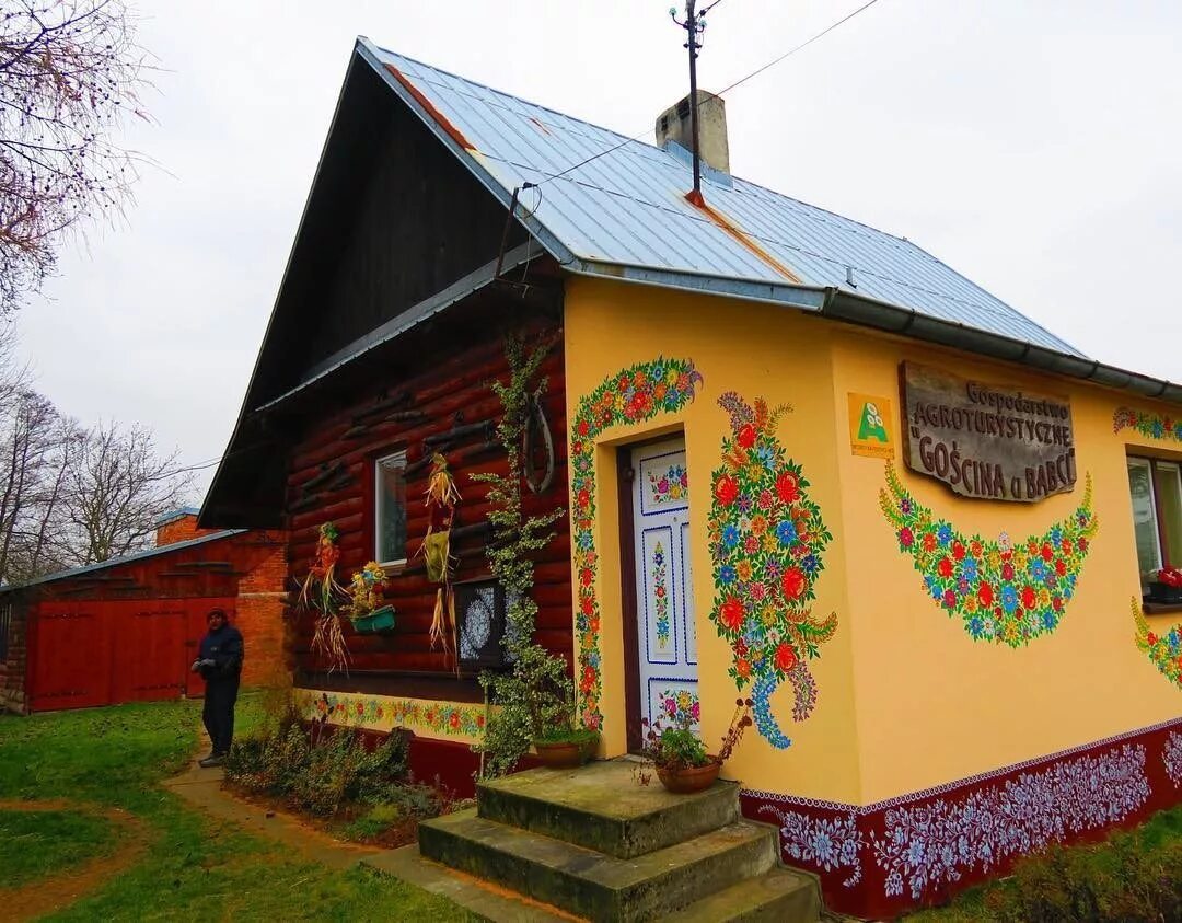 Красочное село. Деревня Залипье Польша. Польская деревня Залипье. Залипье Польша Раскрашенная деревня. Польша Залипье деревня роспись.