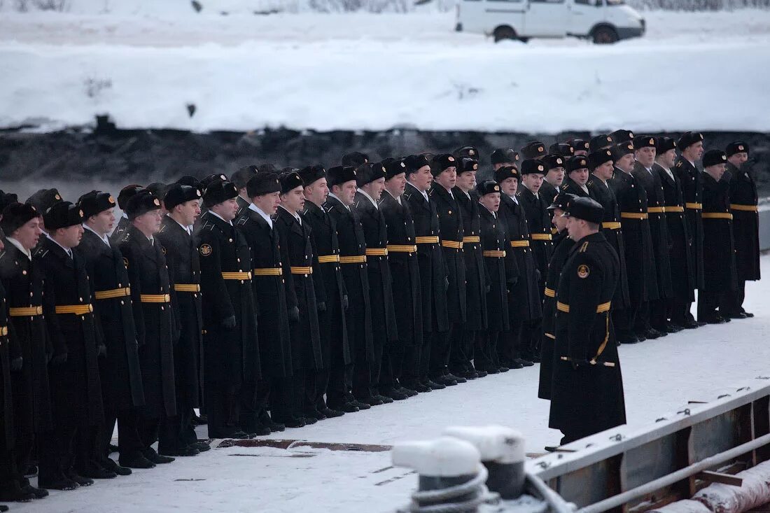 Подводники Северного флота Гаджиево. Моряки подводники Северного флота. Северный флот Гаджиево 1998. ВМБ Гаджиево. Северный флот служить