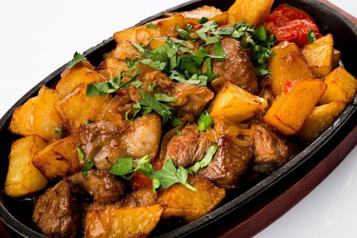 Блюда из куриной печени. Гуляш в казане. Куриная грудка с яблоками. Жареные блюда из субпродуктов. Рецепты свинины говядины курицы.