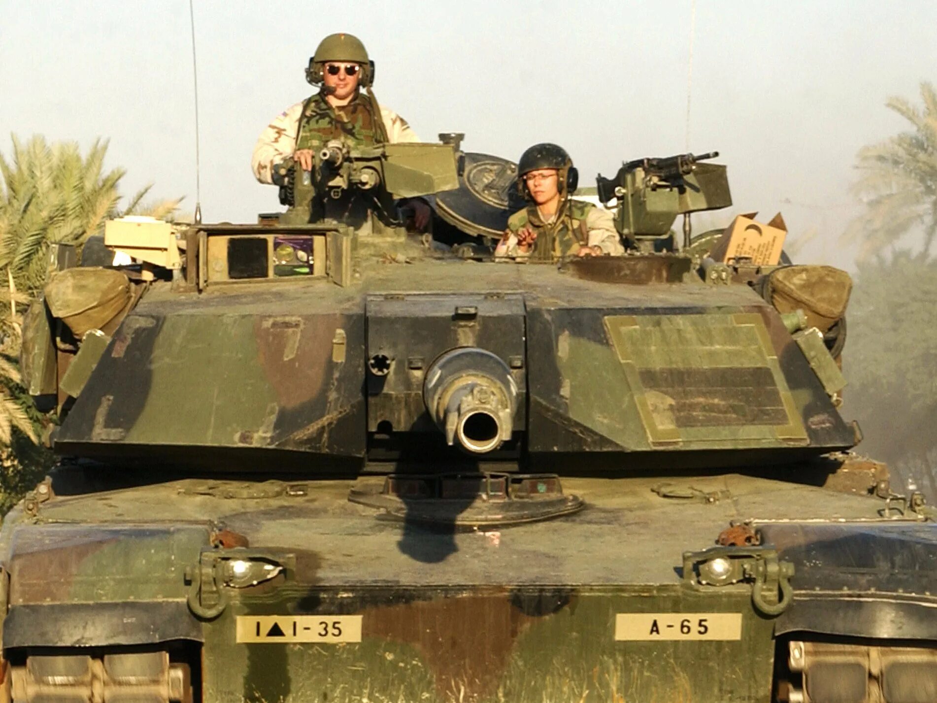 Еще один абрамс. M1 Abrams. Танкист м1 Абрамс. M1 Abrams в Ираке. Экипаж танка Абрамс.