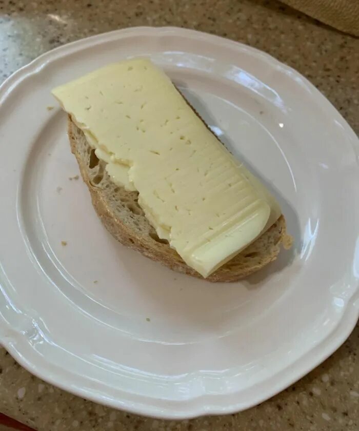Сходи за хлебом магазин. Бутерброд со сливочным маслом. Тестировать хлеб. Тест на Хлебушек. Бутерброд со сливочным маслом прикол.
