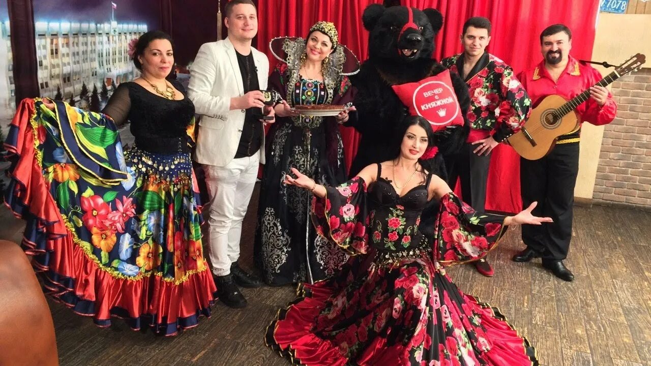 Цыганки театра ромэн. Цыганский ансамбль петербургска рома. Ягори цыганский ансамбль тула. Шатра цыганский ансамбль. Ольга янковская театр ромэн.