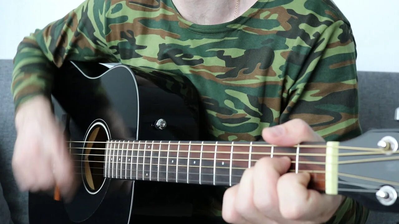Песня зеленые глаза под гитару армейские. Военная под гитару. Афганские под гитару. Военный с электрогитарой. Военный с гитарой.