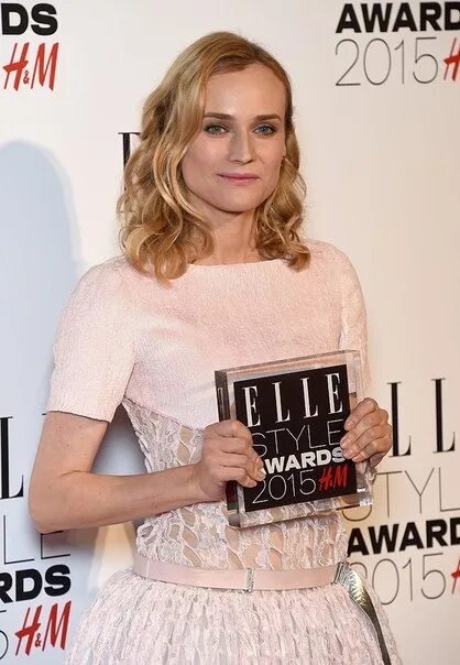 Elle england. Аватарки. 韩星lisa. Эль фаннинг 2021. 17 e l a.