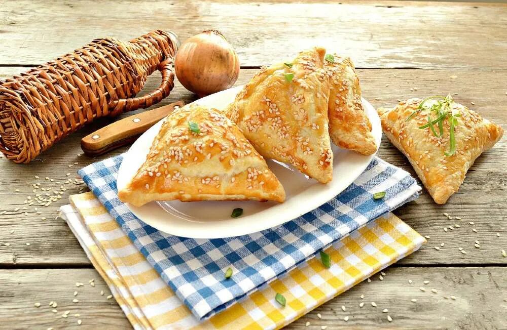 Самса куриная. Тагора самса. Самса хамири. Самса с курицей и картошкой. Алатские самсы.