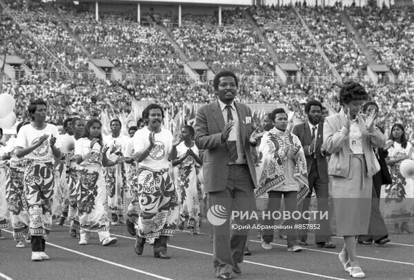 Советские делегации на кинофестивалях состав. Фото делегаций на фестивале молодежи и студентов в Москве 1985 года.