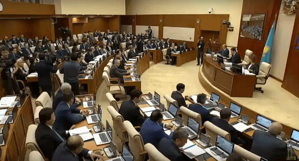 Мажилис парламента казахстана. Депутаты сената рк. Парламент мажилис сенат. Сенат, верхняя палата парламента. Парламент мажилис сенат.