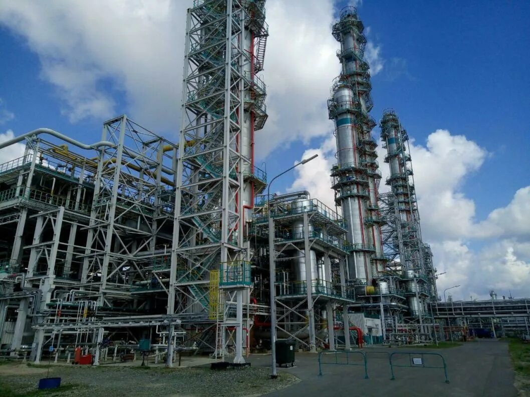 Ромакс завод тюмень товары. Нефтегазовый завод в тюмени. Нпз тюмень. Заводы тюмени. Заводы тюмени.