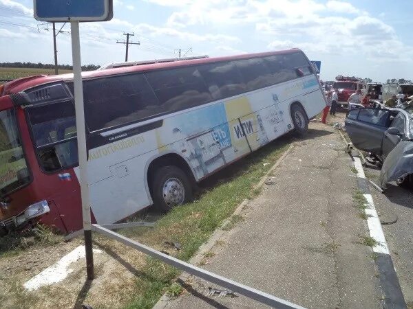 Трасса Темрюк Краснодар Кропоткин. ДТП Кропоткин Краснодар Динской район. Автобус Кропоткин Краснодар. Кропоткин краснодар сегодня