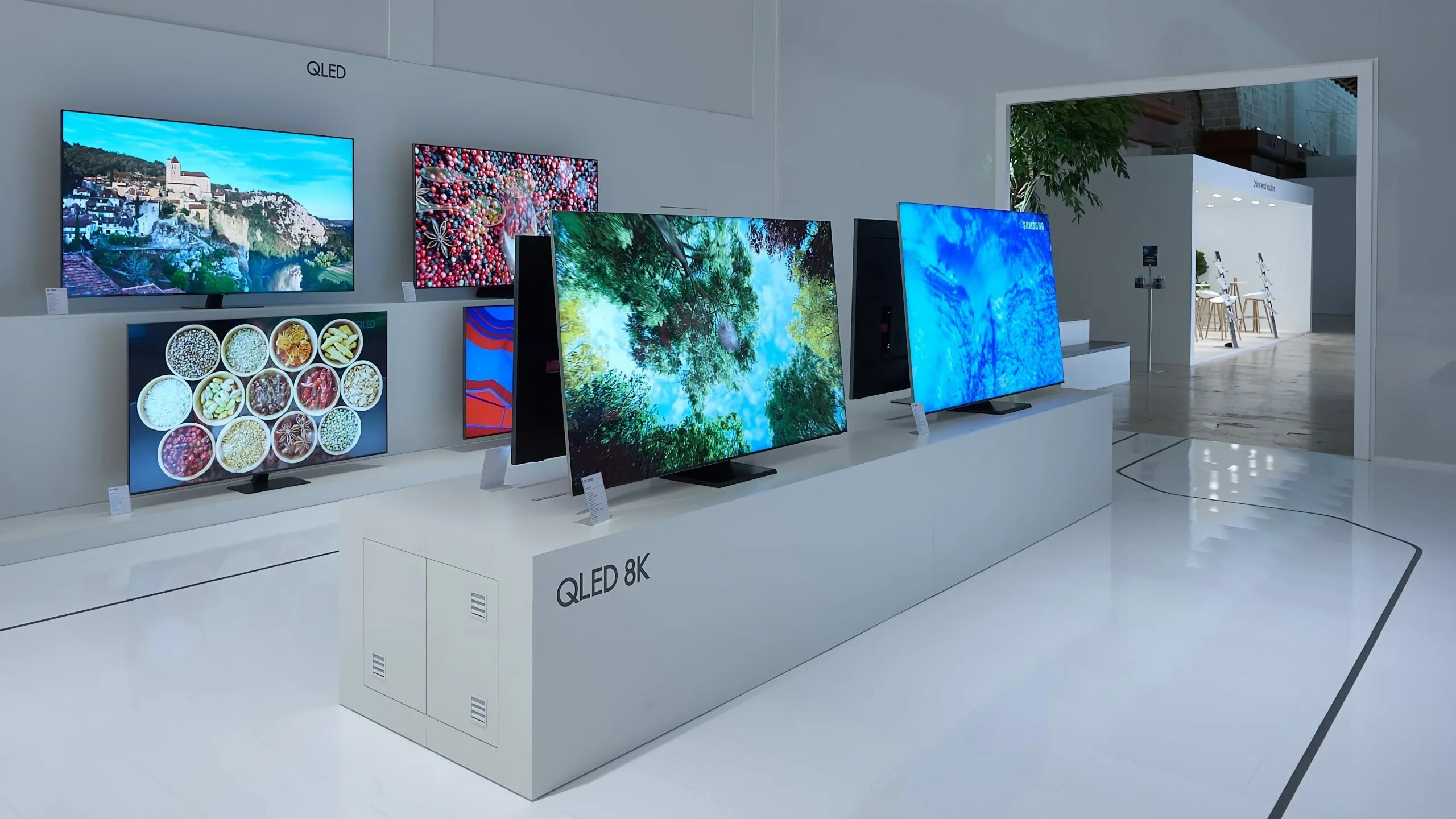 Лучшие телевизоры для игр. QLED 2018 Samsung. Samsung QLED 2022 50.