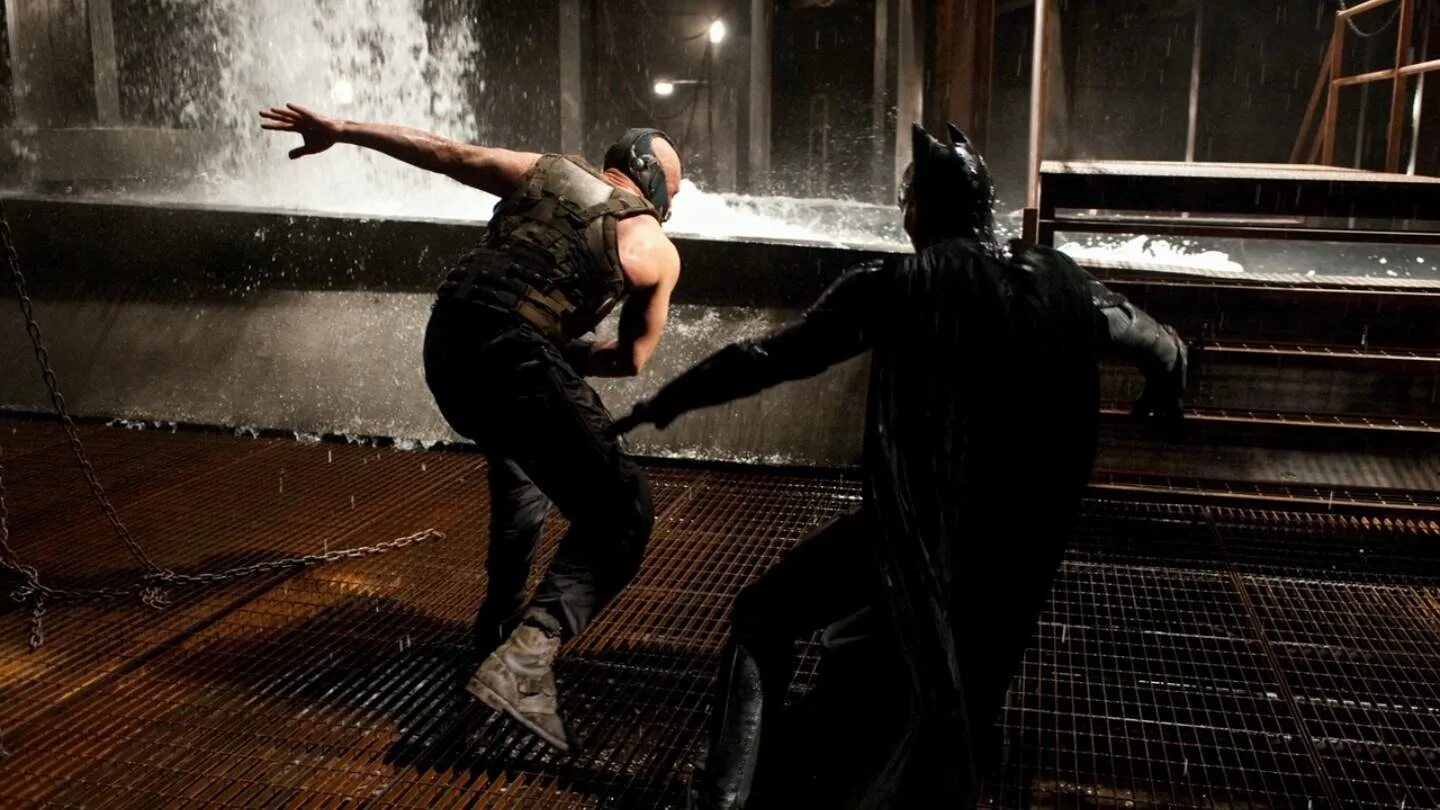 Темный рыцарь: Возрождение легенды / the Dark Knight Rises (2012). Бэйн против Бэтмена темный рыцарь. Бэтмен тёмный рыцарь Возрождение. Бэтмен темный рыцарь Бейн.