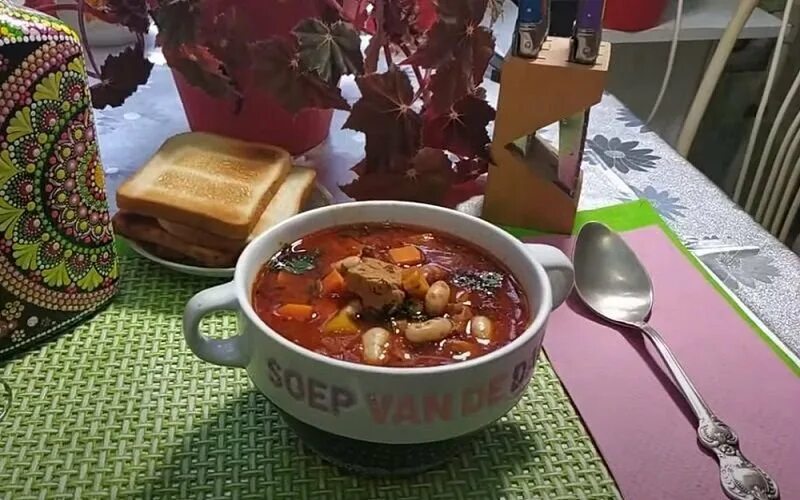 Как сварить фасолевый суп с мясом