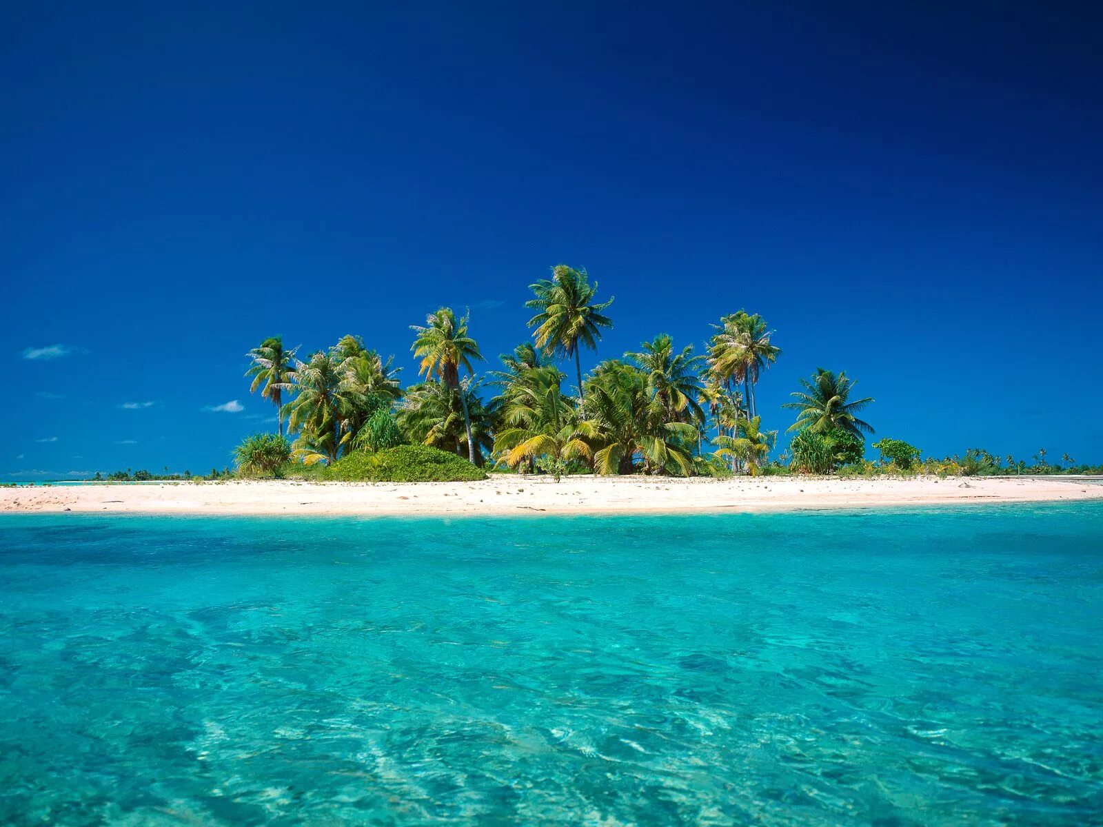 Экран island. Карибское море Бора Бора. Бора Бора голубая Лагуна. Мальдивы Бора Бора. Карибское море голубая Лагуна.